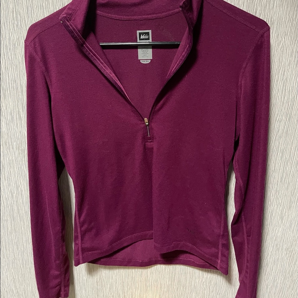 Women’s long sleeve athletic shirt